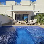 Piscina Privada Aguas Nuevas Дом отдыха *