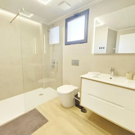 Piscina Privada Aguas Nuevas *