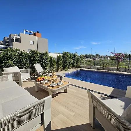 Piscina Privada Aguas Nuevas * Torrevieja