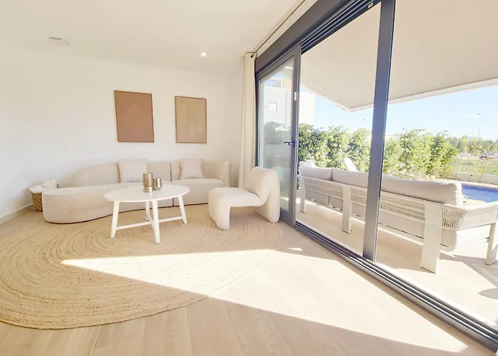 Piscina Privada Aguas Nuevas *