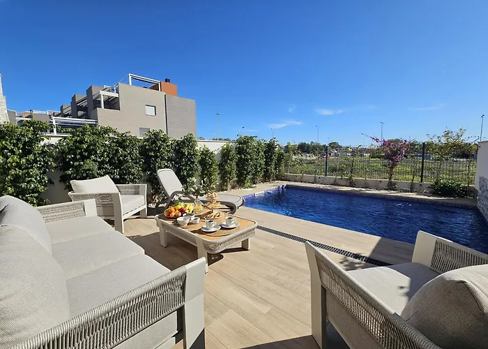 Piscina Privada Aguas Nuevas * Torrevieja