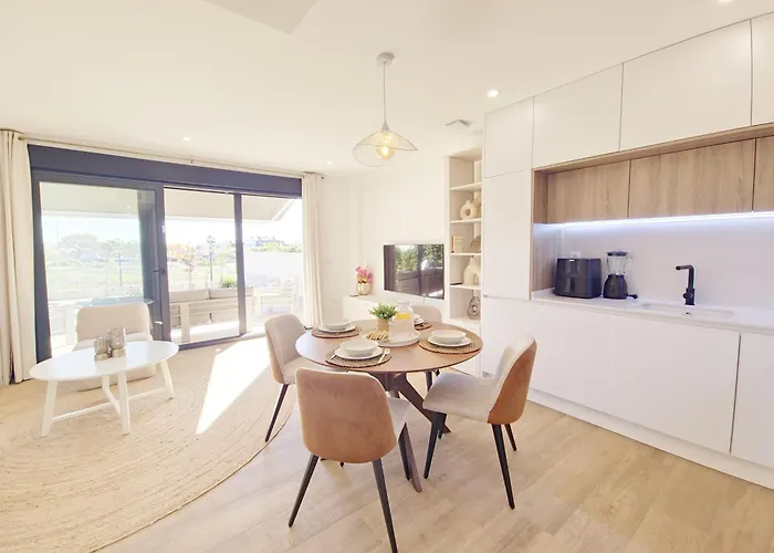 Piscina Privada Aguas Nuevas *