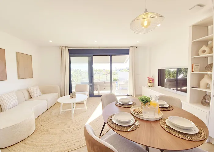 Piscina Privada Aguas Nuevas *